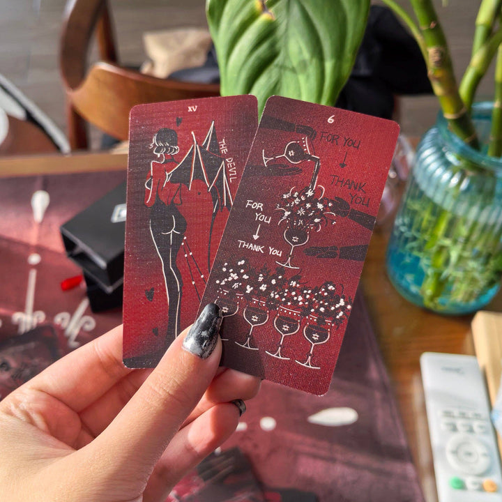 Dirty Red Tarot: Portable